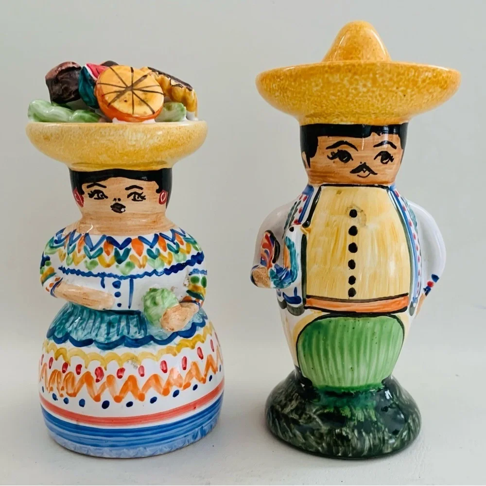 HandPainted MEXICAN FOLK ART Colorful SALT & PEPPER Couple SHAKERS Terracotta